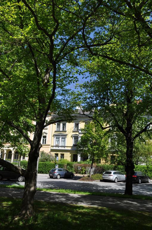 Ferienwohnung Im Univiertel Mit Garten Graz Zewnętrze zdjęcie